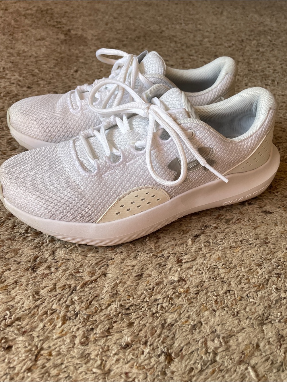 Size 8 Under Armour off white White Woman Sneakers with Lace-Up Design